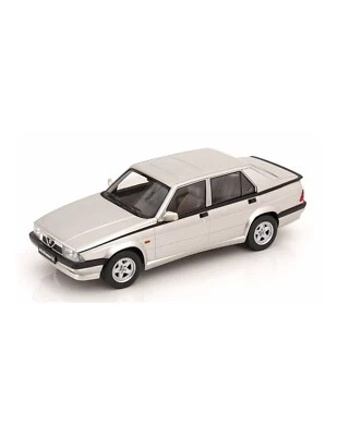 Alfa Romeo 75 Silver Metallizzato 1991 Triple9 Nuovo 1:18 Triple 9 - 1/18 - Immagine 1 di 3