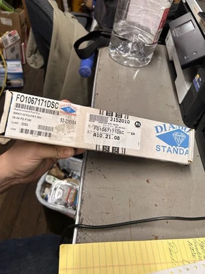 Soporte de parachoques PIEZAS ESTÁNDAR DIAMANTE FO1026108DSC Foto 1 de 2