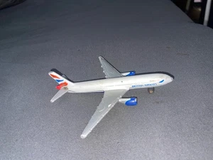 2005 Mattel Matchbox Boeing 777-200 4,5"X 4,5" British Airways Flugzeug Redo  - Bild 1 von 4