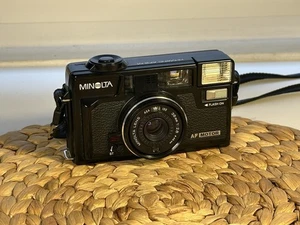 Minolta Hi-Matic AF2-M Point & Shoot 38mm f/2.8 + Objektivdeckel filmgetestet! - Bild 1 von 8