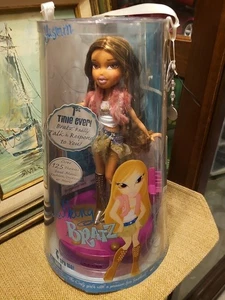 Bratz Fashion Talking Bratz 10" Yasmin Doll Action Figure With Charm NOS - Picture 1 of 11