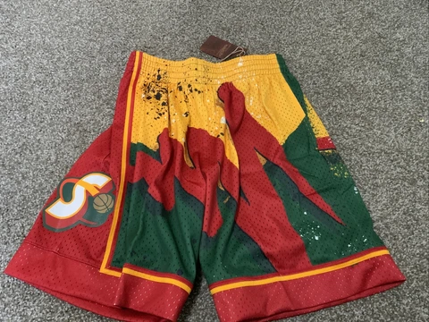 Seattle SuperSonics Mitchell & Ness Hyper Hoops Swingman Shorts  Men’s Medium Cover