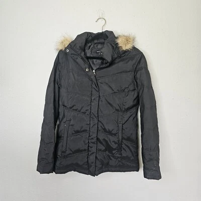 Chaqueta acolchada con capucha de piel sintética NY&Co para mujer talla M mediana negra tostada Foto 1 de 4