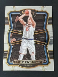 2017-18 Select #190 Kristaps Porzingis Premier Level (C) - Bild 1 von 2