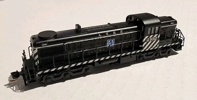Atlas N Scale RSD 4/5 Diesel Santa Fe #2102 - Image 1 of 4