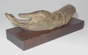 Antica donna in bronzo montata a mano su base in legno - Foto 1 di 4