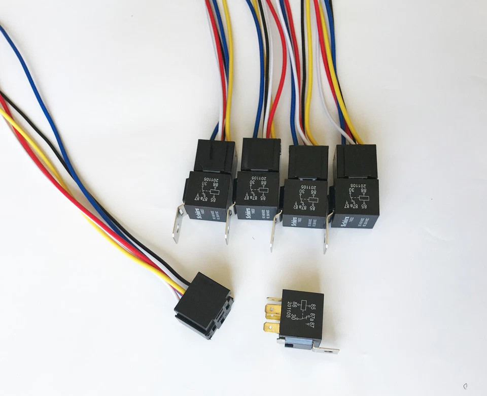 5 piezas. RELÉS SPDT IMPERMEABLES 12V CC 30/40A + 5 PIEZAS ENCHUFES HD ENTRELAZADOS 5 PINES  Foto 1 de 4