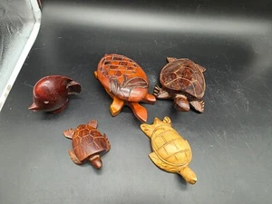 4 figurines nautiques en bois tortue de mer + 1 poisson - Photo 1/6
