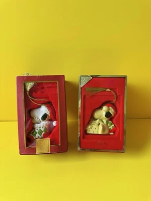 Juego de dos adornos de porcelana Lenox Snoopy Navidad en caja Foto 1 de 4