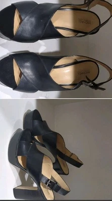 Cuñas Michael Kors de cuero negro para mujer Foto 1 de 3