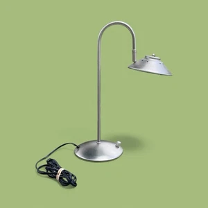 Lámpara pivotante industrial de metal de mesa/escritorio (16,25 pulgadas de alto) - Imagen 1 de 9