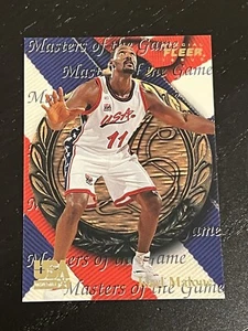 1996 FLEER TEAM USA EDIZIONE SPECIALE MASTERS OF THE GAME KARL MALONE #33 - Foto 1 di 2