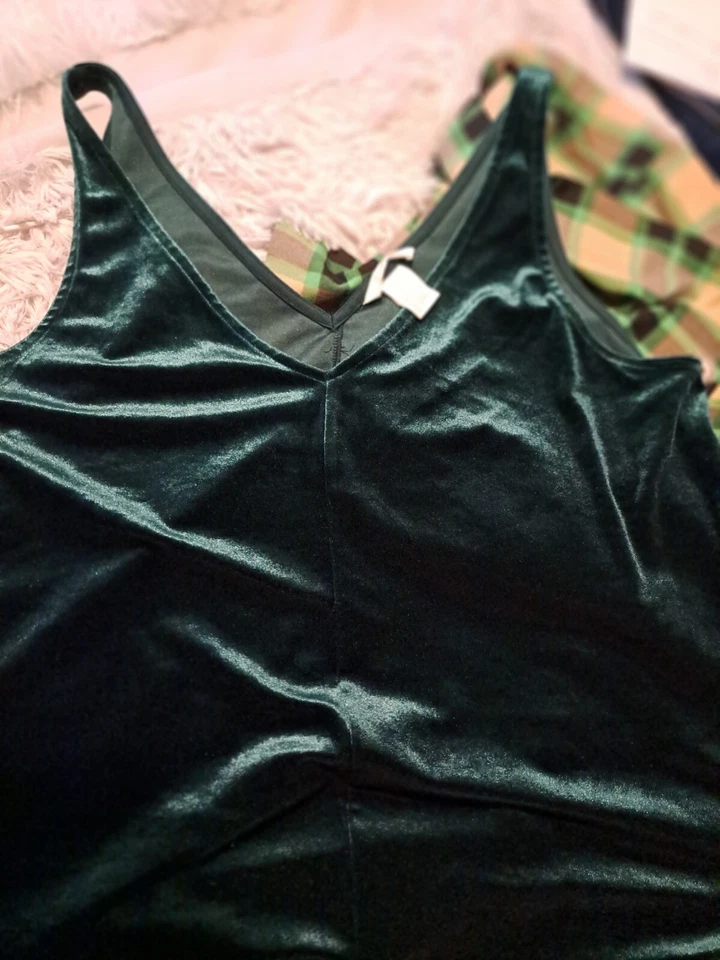 Top H&M Strechy Suave Terciopelo (Terciopelo) Verde  Talla L (18/20) Foto 1 de 2