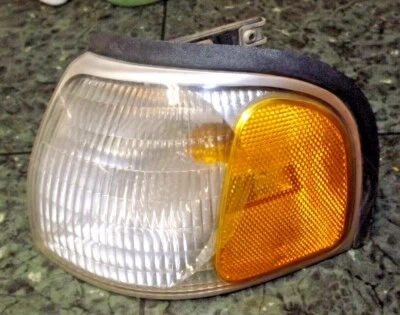 98-01 OEM Mazda B2500 B3000 camioneta pickup conductor delantero luz esquina lámpara FL L  Foto 1 de 4