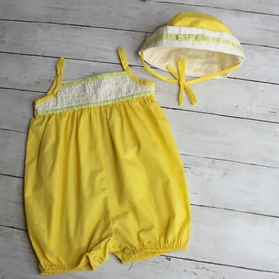 Conjunto de sombrero corto mameluco burbuja vintage pequeños pasos para bebé niña talla 6-9 meses Foto 1 de 4