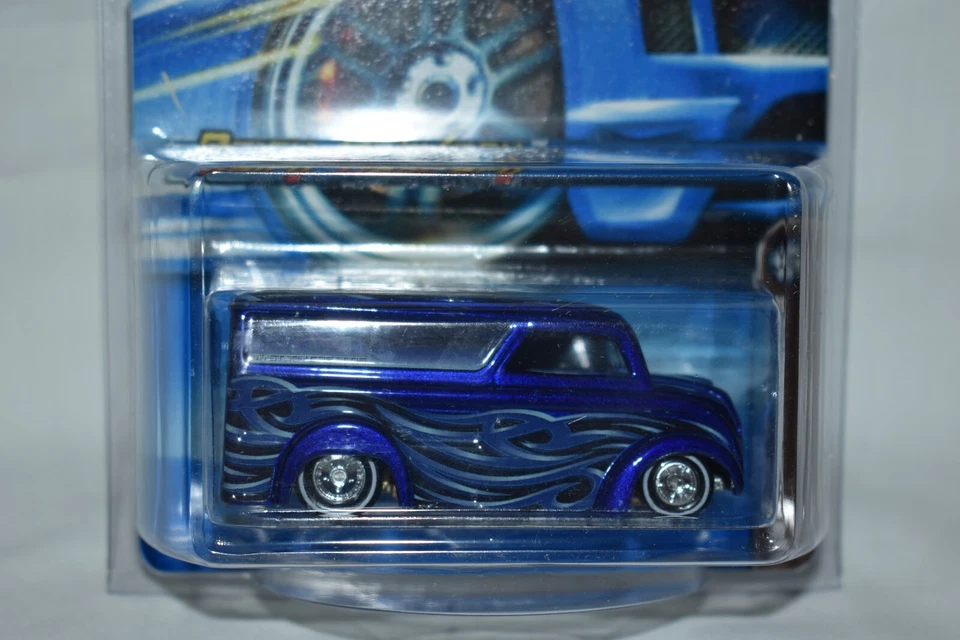 Hot Wheels 2006 Mystery Car Dairy Delivery Vehicle #219 K4688