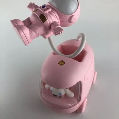 Astronauta Autobús Espacial Rosa Lámpara de Escritorio para Niñas Lindo Soporte para Lápices Coche Luz USB Foto 1 de 4