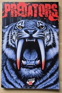 Predators TPB Paperback Graphic Novel Accent UK - Foto 1 di 2
