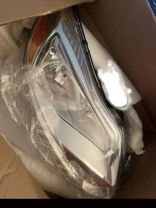 headlight assembly passenger side\ ford focus front OEM B0D8KWX9RR - Picture 1 of 4