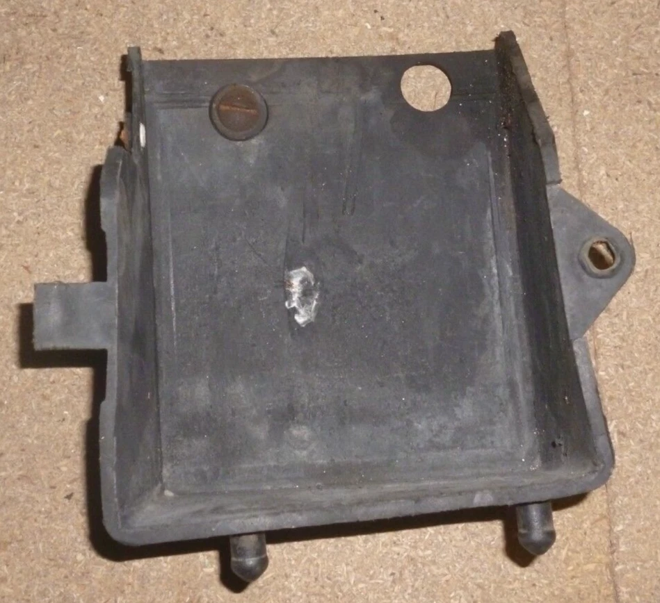 SUPPORT BATTERIE APRILIA 600 TUAREG de 1988 à 1991 - réf : 06 - image 1 of 1