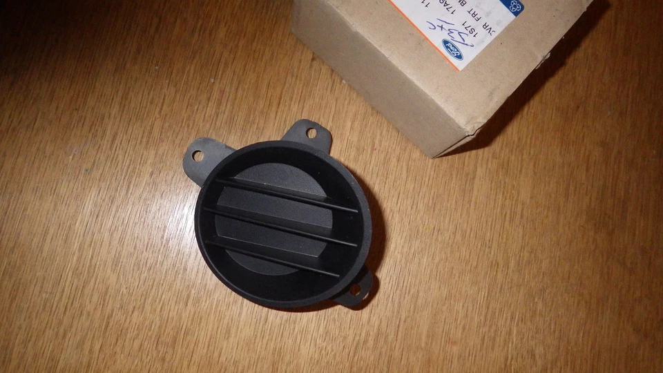 NEW Genuine Ford Mondeo MK3 front RH fog light blanking plate grille 1119578  - Image 1 of 1