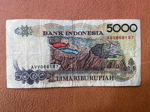 Billete de Indonesia 5000 rupias número AVV066187 1992 3444 - Imagen 1 de 2