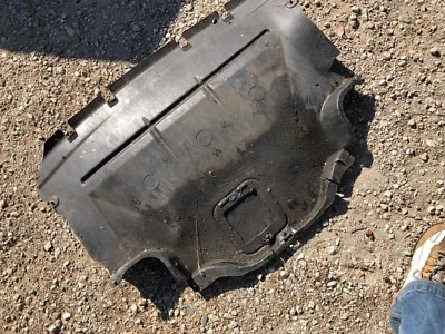 1997-2002 BMW OEM E39 540i 540 535i 535 motor inferior CAPA ESCUDO PLÁSTICO - Imagem 1 de 4