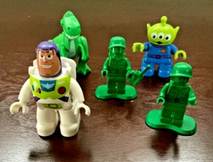 Lego Toy Story Minifigures Lot Buzz Lightyear, Rex, Green Army Men, Alien - Picture 1 of 3
