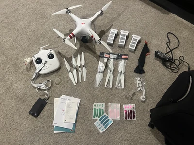 Drone Cuadricóptero Estándar DJI Phantom 3 con 3 Baterías, 10 Hojas Nuevas y Mochila Foto 1 de 4