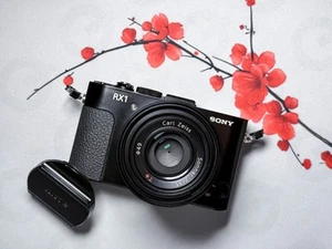 Sony RX1 Vollformat 35Mm Zeiss Sonnar - 1 Jahr Garantie, Ausgezeichnet - Bild 1 von 16