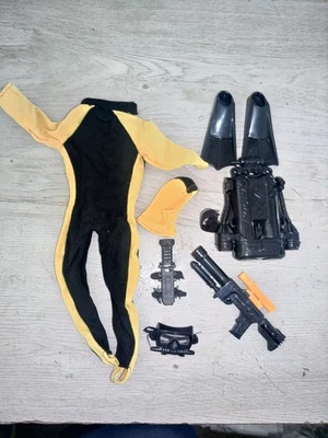 G.I. Joe Hall of Fame Underwater Attack Mission Gear Accessories 1993 - Image 1 of 4