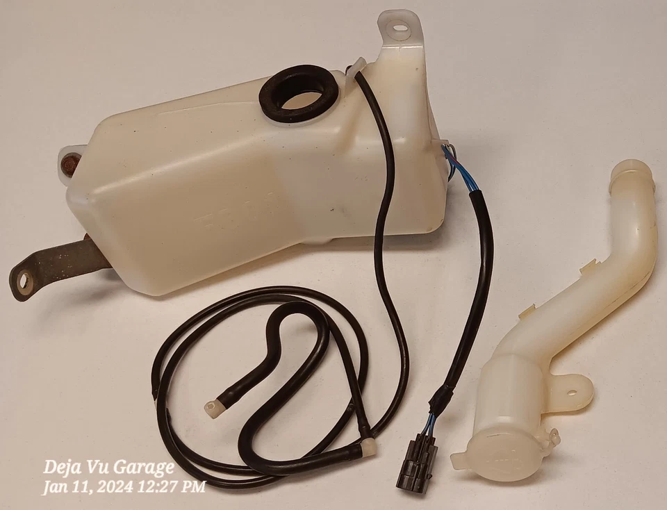 Depósito de lavadora de parabrisas delantero OEM Mazda RX7 FC 86-91 Foto 1 de 4