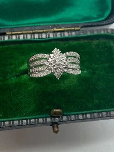 Eyecatching 9Ct White Gold Diamond Cluster Ring S - Picture 1 of 2