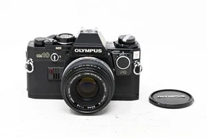 Olympus OM-10 fotocamera manuale + obiettivo 50 mm f/1.8 OM + adattatore manuale Olympus (#B60) - Foto 1 di 11