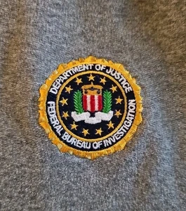 Vintage FBI Hoodie Sweatshirt grau bestickt Robbe Gr. M Jerzees Tag - Bild 1 von 7