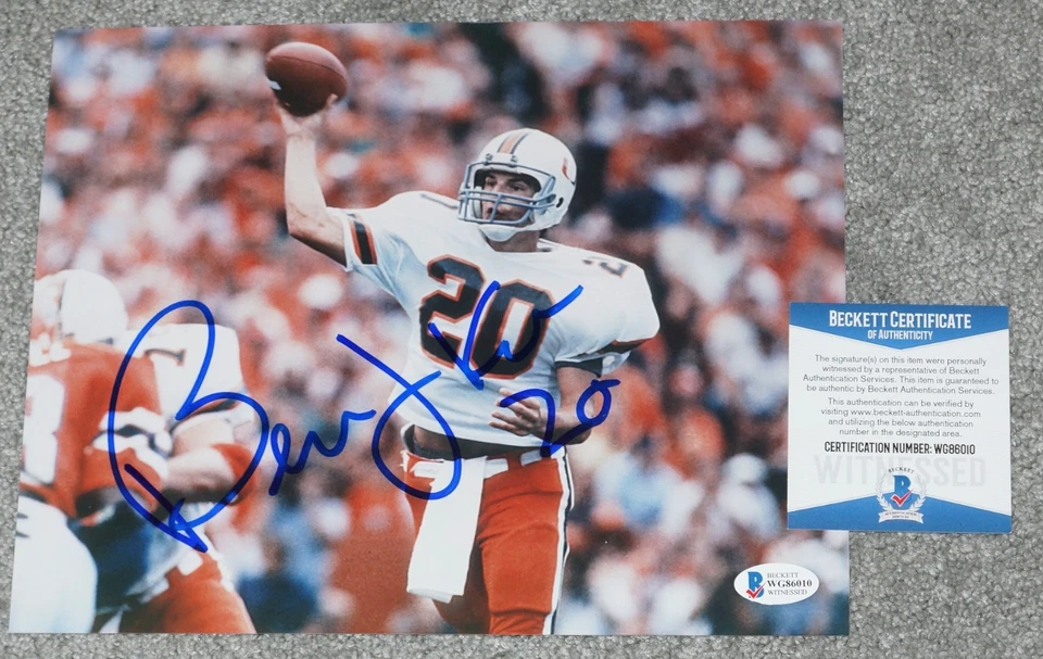 Foto 8x10 firmada por Bernie Kosar #20 de los huracanes de Miami + certificado de autenticidad 86010 de Beckett testigo Foto 1 de 1