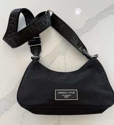KENDALL & KYLIE WOMENS CROSSBODY BLACK  MEDIUM SIZE PURSE Adjustable Strap - Image 1 of 4