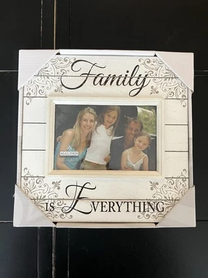 Marco de madera "Family is Everything" 9"x9" para foto de 4”x6” Malden Int NUEVO Foto 1 de 2