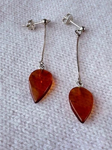 Baltic light brown Amber drop earrings in sterling silver, long light earrings - Picture 1 of 9