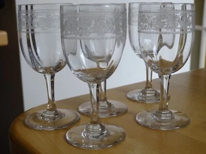 BACCARAT 5 ALTE APERITIFGLÄSER KRISTALL GRAVUR LILIENBLÜTEN CHABLIS 10,8cm - Bild 1 von 8