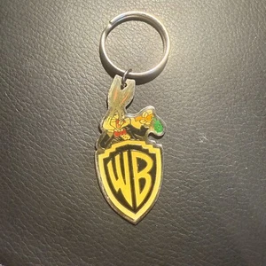 Vintage Warner Bros Bugs Bunny Keychain 1993 Metal Enamel Shield Design - Picture 1 of 2