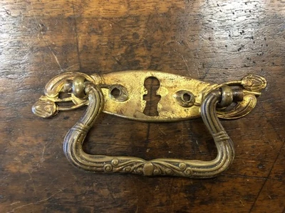 poignée de meuble ancienne - Photo 1/2