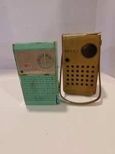 Radio d'epoca Philco a transistor verde con custodia in pelle originale condizioni ruvide  - Foto 1 di 8
