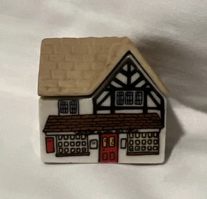 Wade Post Office Whimsies England Porcelain Figurine - Picture 1 of 5