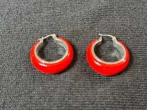 Huggie Creolen Ohrringe rot Emaille silberfarben - Bild 1 von 2