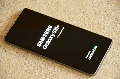 SAMSUNG GALAXY S10+ PLUS Black  128GB dual SIM Very Good Condition BOXED - Image 1 of 4