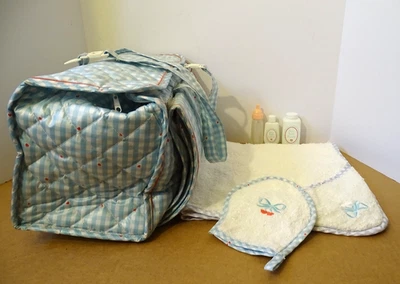 Bolsa y manta de pañales para bebé American Girl grande Bitty, biberón de leche, polvo, loción Foto 1 de 3