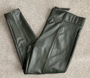 NEW M&S Ladies Dark Green Leather Look High Waisted Leggings Size 20 Short & 20R - Picture 1 of 3