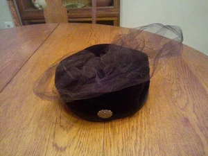 Vtg Modern Miss Classic Chic Black Pill box Hat Netting Silver Broach Felt - Picture 1 of 10