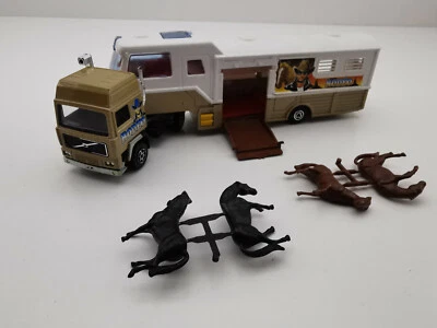 MAJORETTE  1/60 ème  SEMI-REMORQUE  VOLVO  RODEO  AVEC  REMORQUE  ET  CHEVAUX- - Photo 1/4